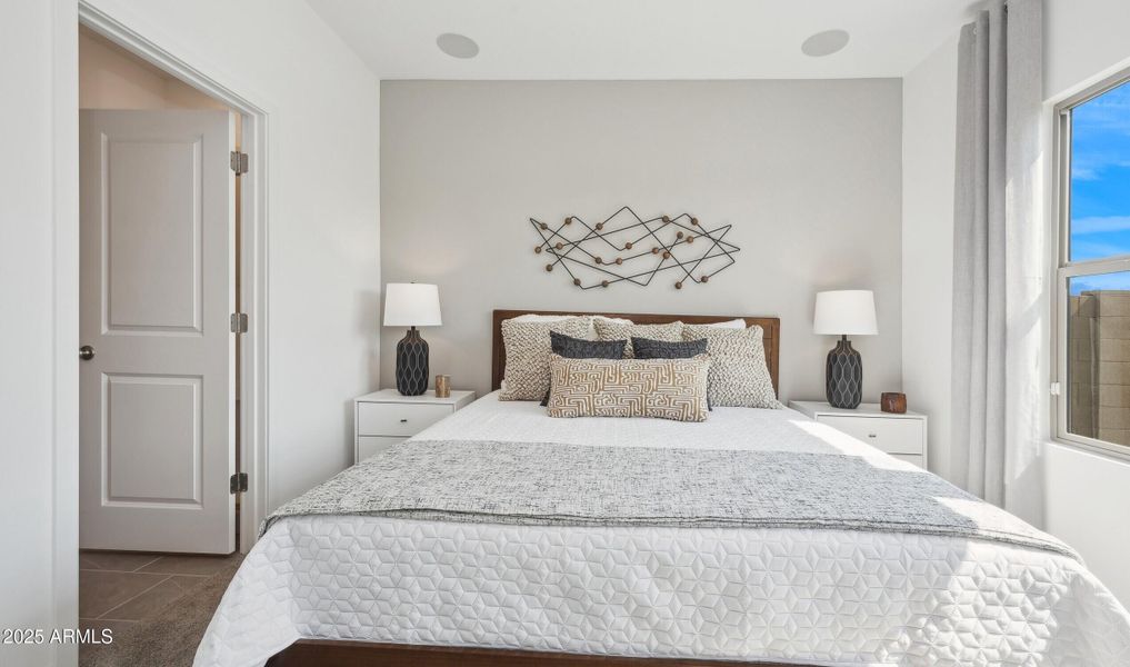 158597_Laveen Springs_Clyde_Primary Suit 158597_Laveen Springs_Clyde_Primary Suit