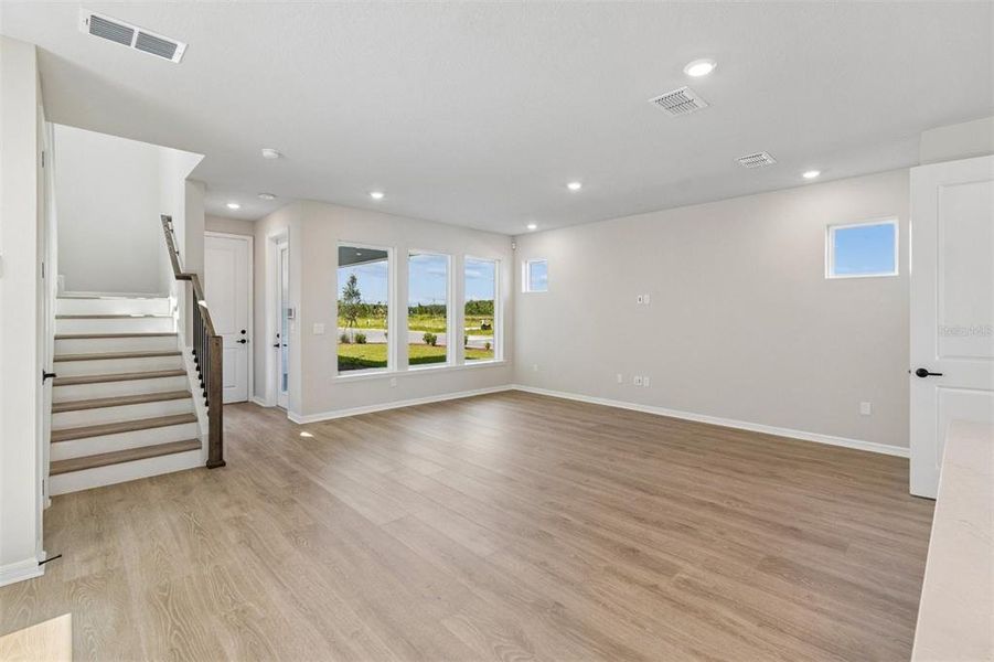 Spacious, unfurnished interior of a new home in Weslyn Park in Sunbridge 34', St. Cloud (Image 14).