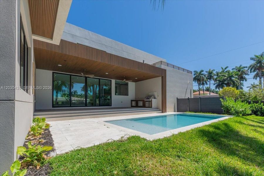 Exterior details and patio area of a home in , Hollywood (Image 31).