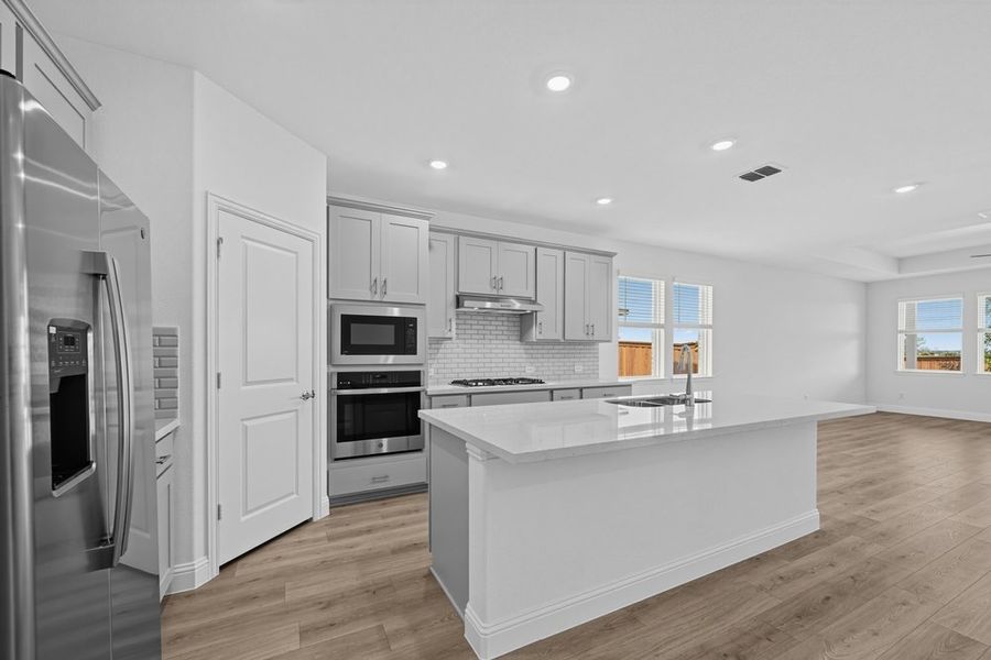 Furnished interior view inside a new home in Madero 50s, Fort Worth (Image 7).