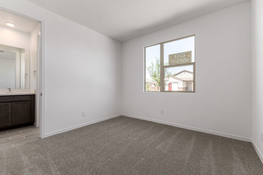 Spacious, unfurnished interior of a new home in Las Ventanas, Goodyear (Image 15).