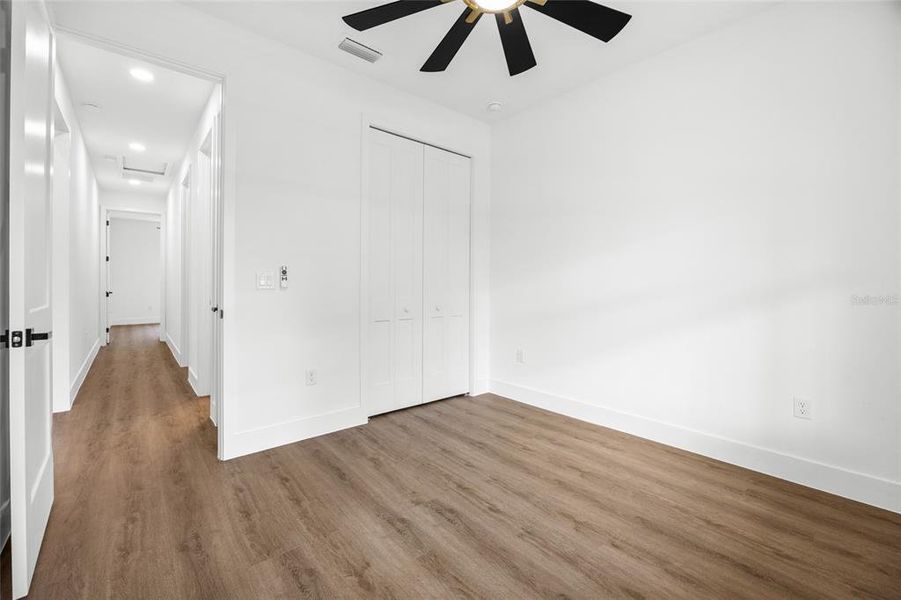 Spacious, unfurnished interior of a new home in , Ocala (Image 12).