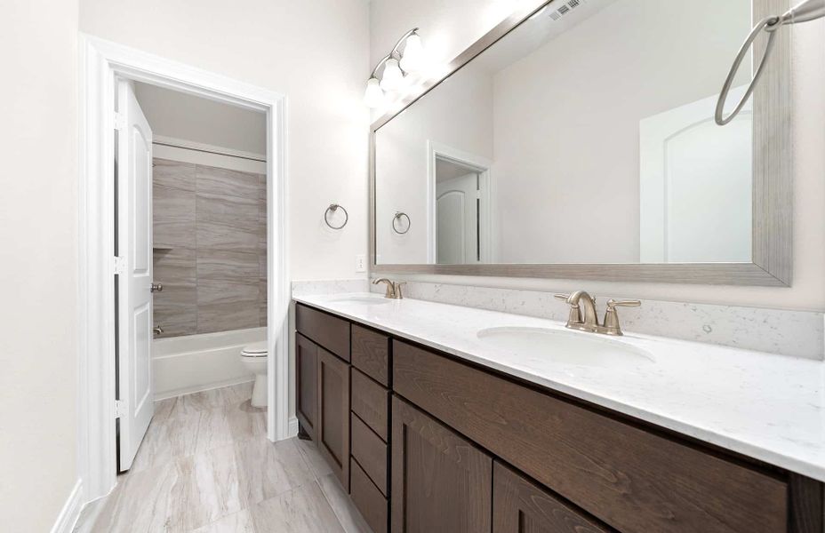Representative furnished interior of a home built from the 3070AU by Ravenna Homes in Audubon 60′, Magnolia (Image 21).
