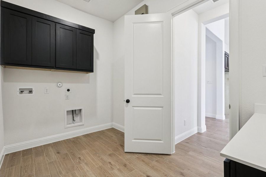 Spacious, unfurnished interior of a new home in Sienna 65', Missouri City (Image 38).