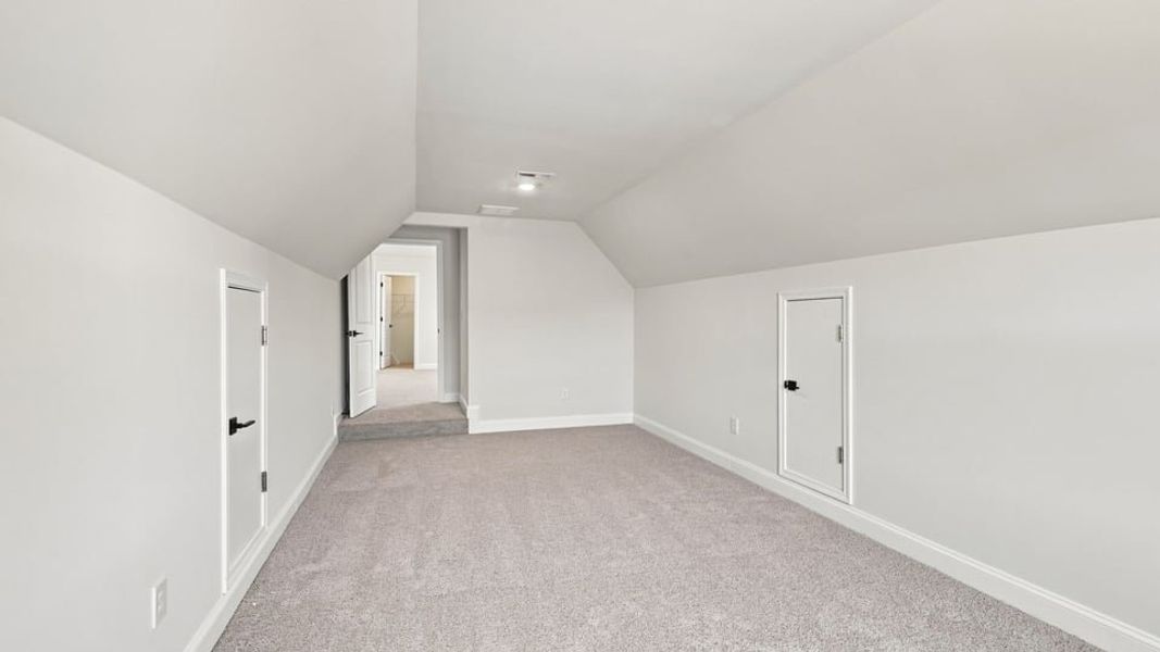 Spacious, unfurnished interior of a new home in Shadowood, Seneca (Image 32).