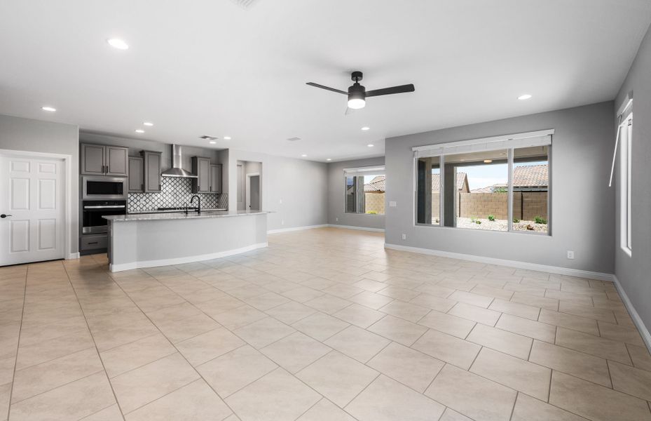 Spacious, unfurnished interior of a new home in Sun City Anthem at Merrill Ranch, Florence (Image 17).