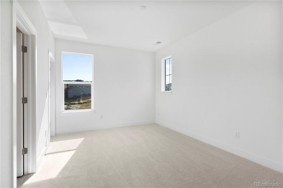 Spacious, unfurnished interior of a new home in Montaine, Castle Rock (Image 25).