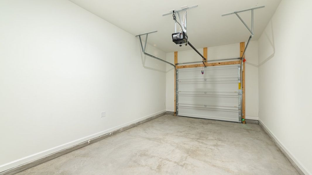 Spacious, unfurnished interior of a new home in Benteen Reserve, Atlanta (Image 28).