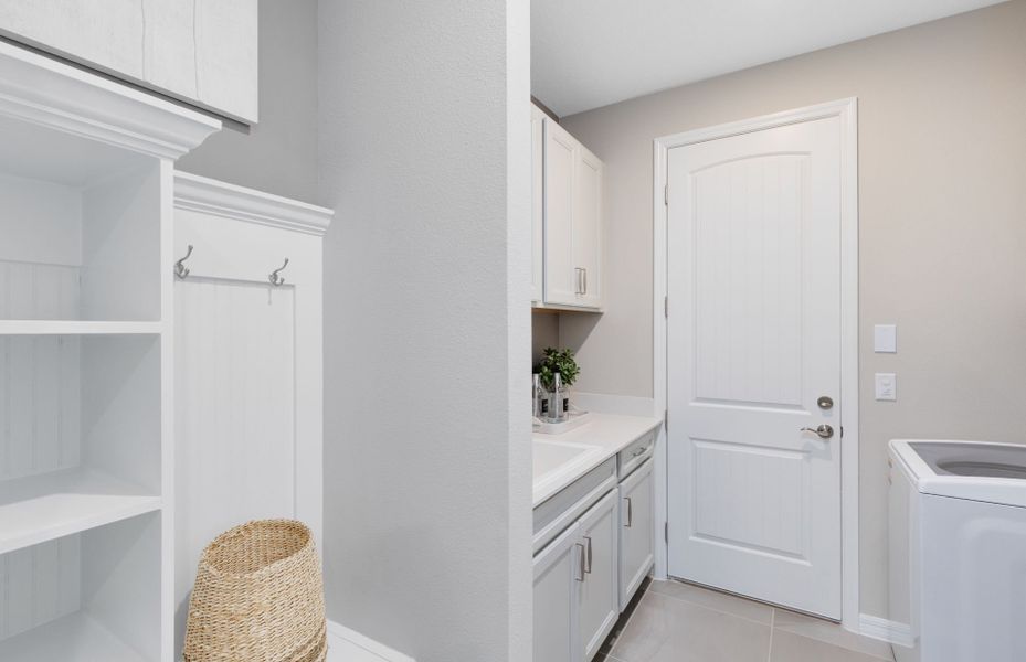 Representative furnished interior of a home built from the Concord by Pulte Homes in Avera, Orlando (Image 7).