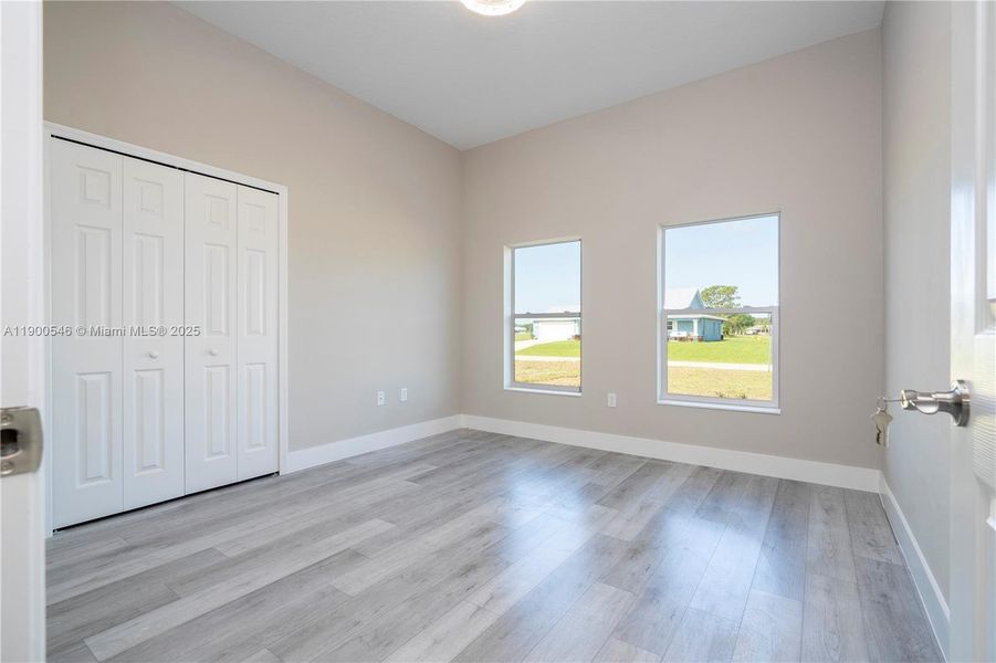 Spacious, unfurnished interior of a new home in , Sebring (Image 21).