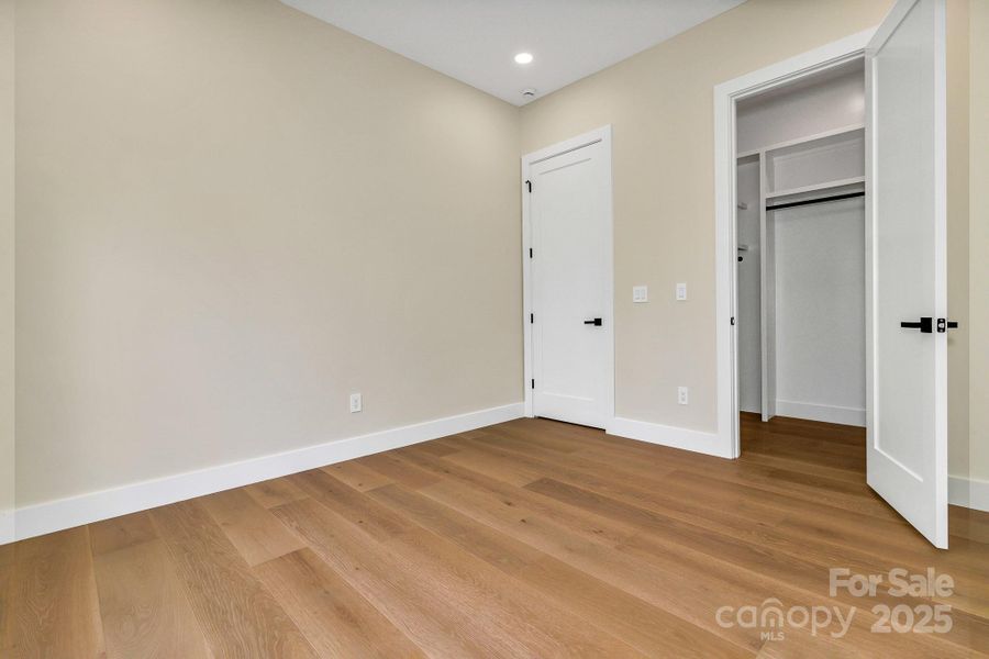 Spacious, unfurnished interior of a new home in , Fairview (Image 36).