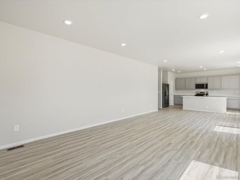 Spacious, unfurnished interior of a new home in Hidden Valley Farm, Severance (Image 15).