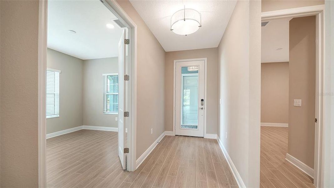 Spacious, unfurnished interior of a new home in Windward, Lakewood Ranch (Image 33).