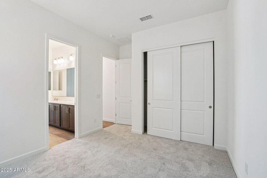 22-web-or-mls-E Saddle Way-S1212-022