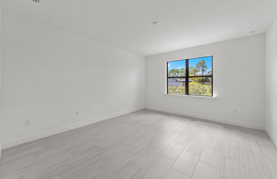 Spacious, unfurnished interior of a new home in Terreno, Naples (Image 9).