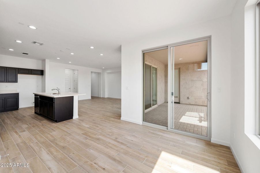 15-Dining-3-1 15-Dining-3-1