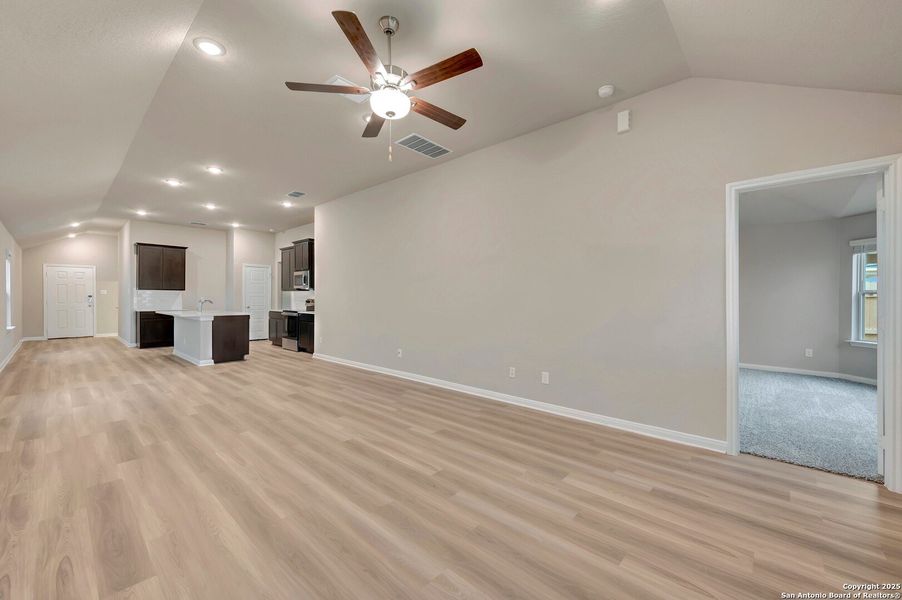 Spacious, unfurnished interior of a new home in Park Place, New Braunfels (Image 16).