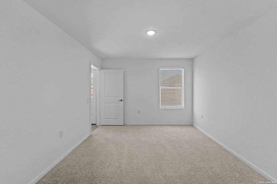 Spacious, unfurnished interior of a new home in Valle Sol, San Antonio (Image 23).