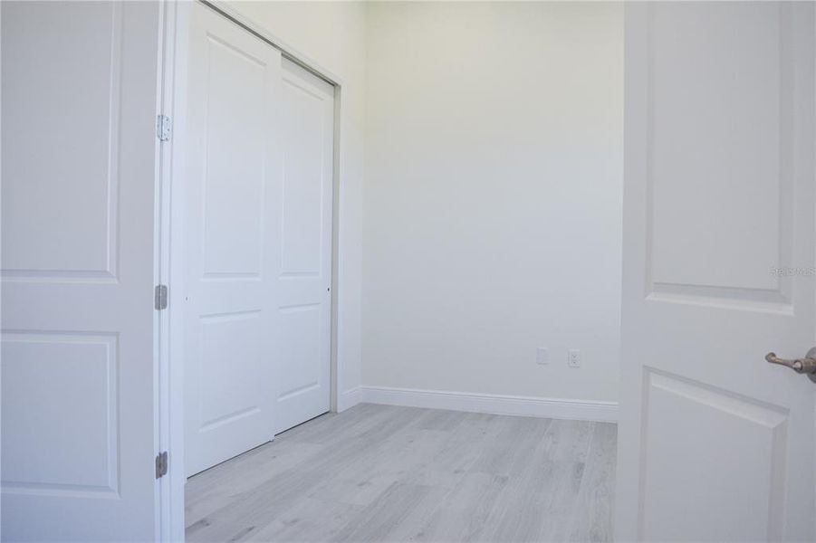 Spacious, unfurnished interior of a new home in , Lake Alfred (Image 39).