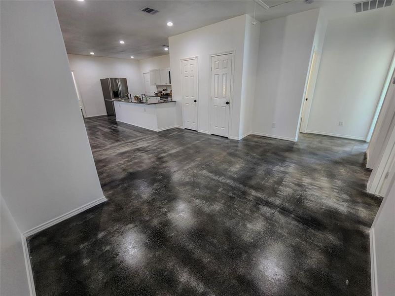 Spacious, unfurnished interior of a new home in , Kennedale (Image 24).