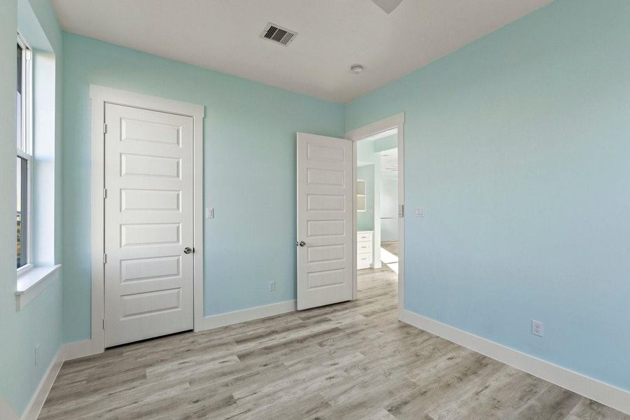 Spacious, unfurnished interior of a new home in , Galveston (Image 42).