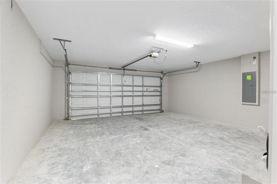 Spacious, unfurnished interior of a new home in , Ocala (Image 40).