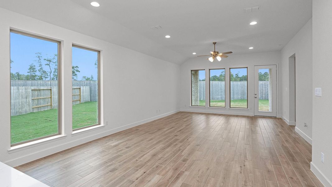 Spacious, unfurnished interior of a new home in Audubon Park 45', Magnolia (Image 7).
