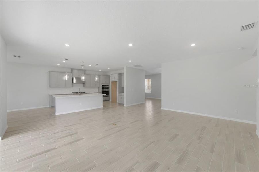 Spacious, unfurnished interior of a new home in Hammock at Two Rivers, Zephyrhills (Image 56).