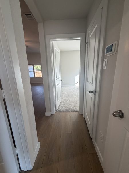 Spacious, unfurnished interior of a new home in Craftsman's Corner, Cleburne (Image 9).