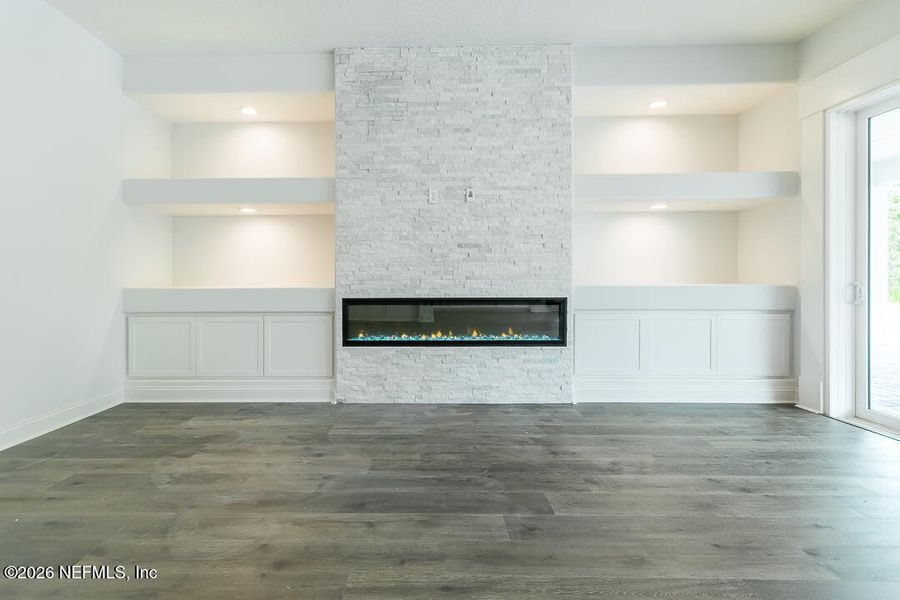 Spacious, unfurnished interior of a new home in , St. Augustine (Image 25).