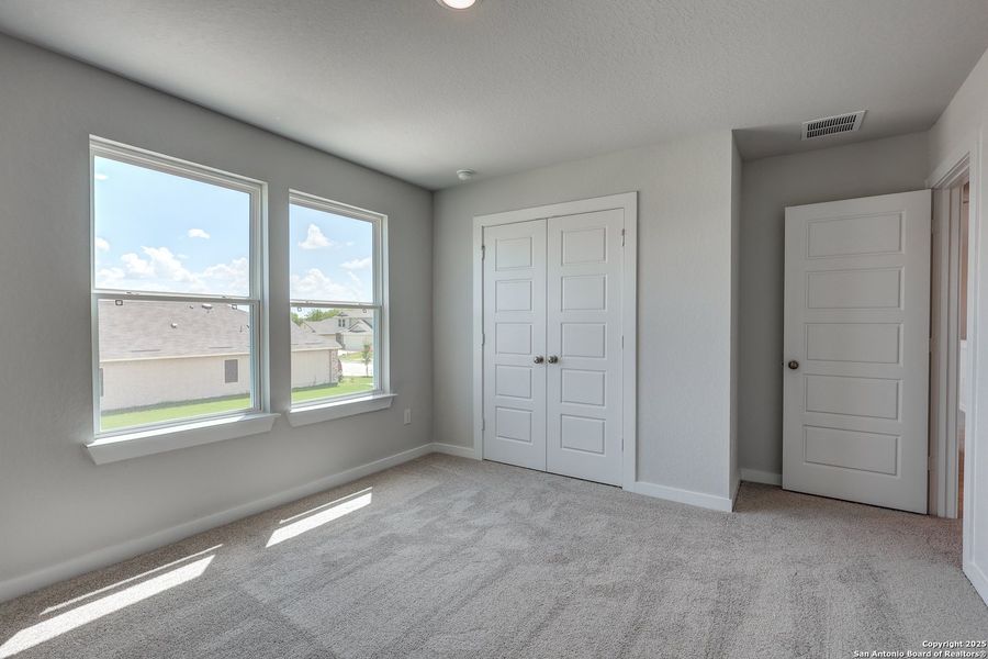 Spacious, unfurnished interior of a new home in Cinco Lakes, San Antonio (Image 22).