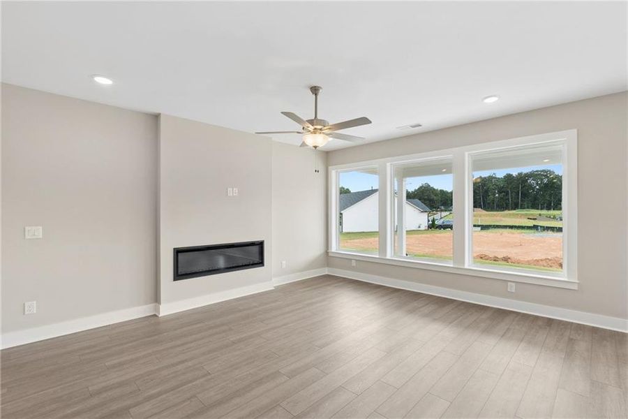 Spacious, unfurnished interior of a new home in Old Mill Preserve, Dallas (Image 15).