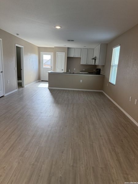 Spacious, unfurnished interior of a new home in Mission del Lago, San Antonio (Image 12).