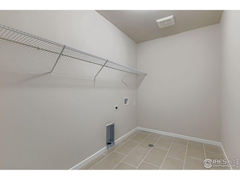 Spacious, unfurnished interior of a new home in Hidden Creek, Frederick (Image 35).