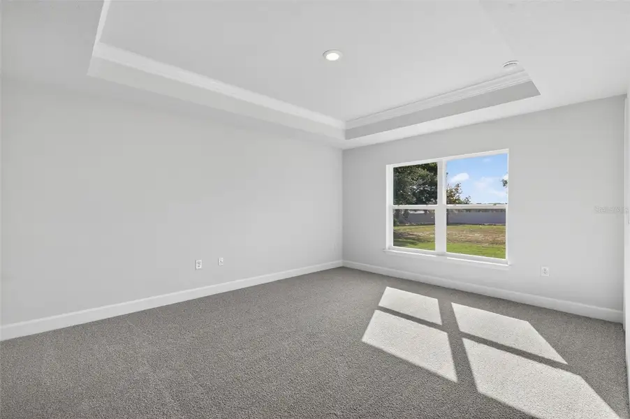 Spacious, unfurnished interior of a new home in Hill Country Estates, Dade City (Image 27).