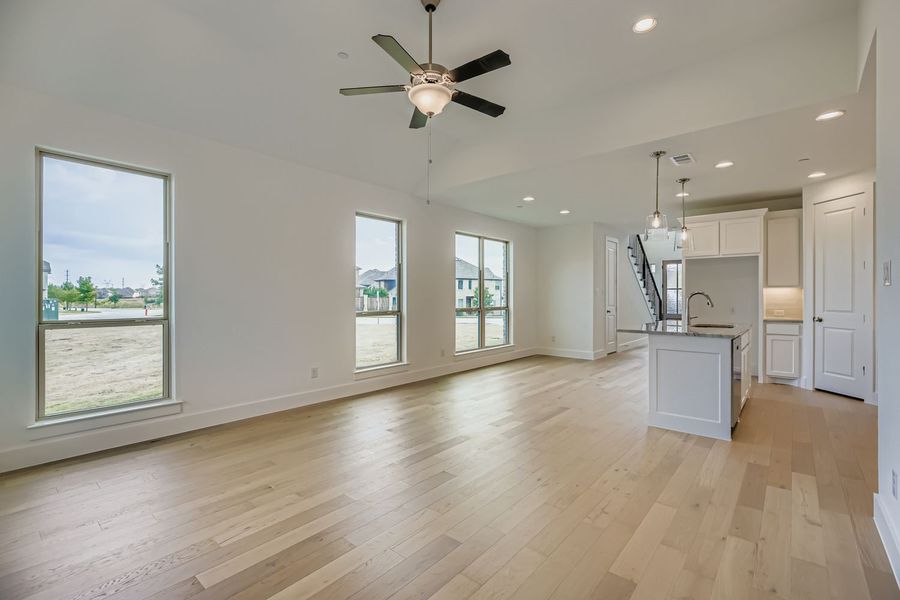 3533 Kings Court - Living Area