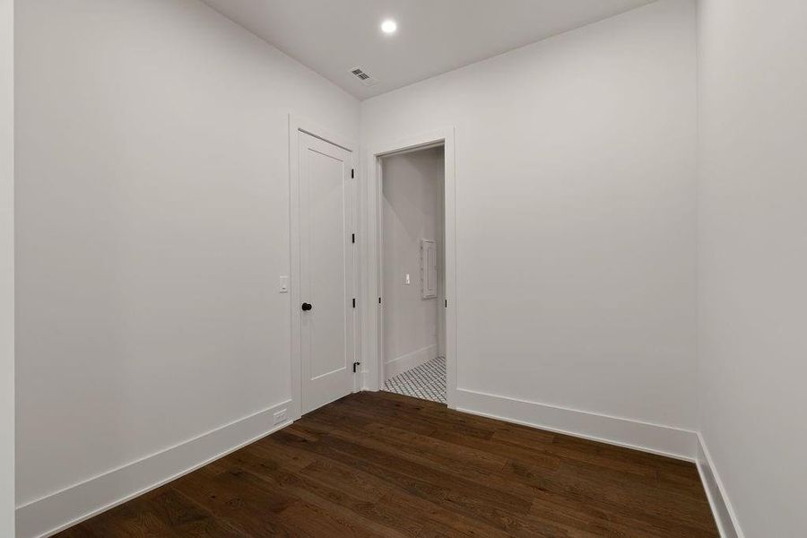 Spacious, unfurnished interior of a new home in Aster, Roswell (Image 58).