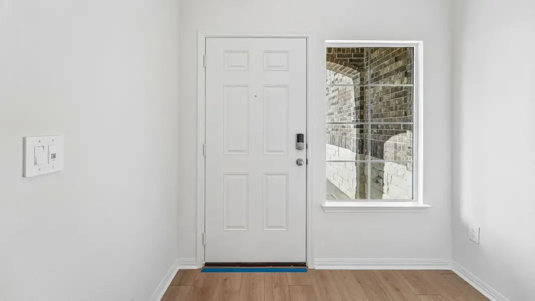 Spacious, unfurnished interior of a new home in Bar W Ranch, Leander (Image 13).
