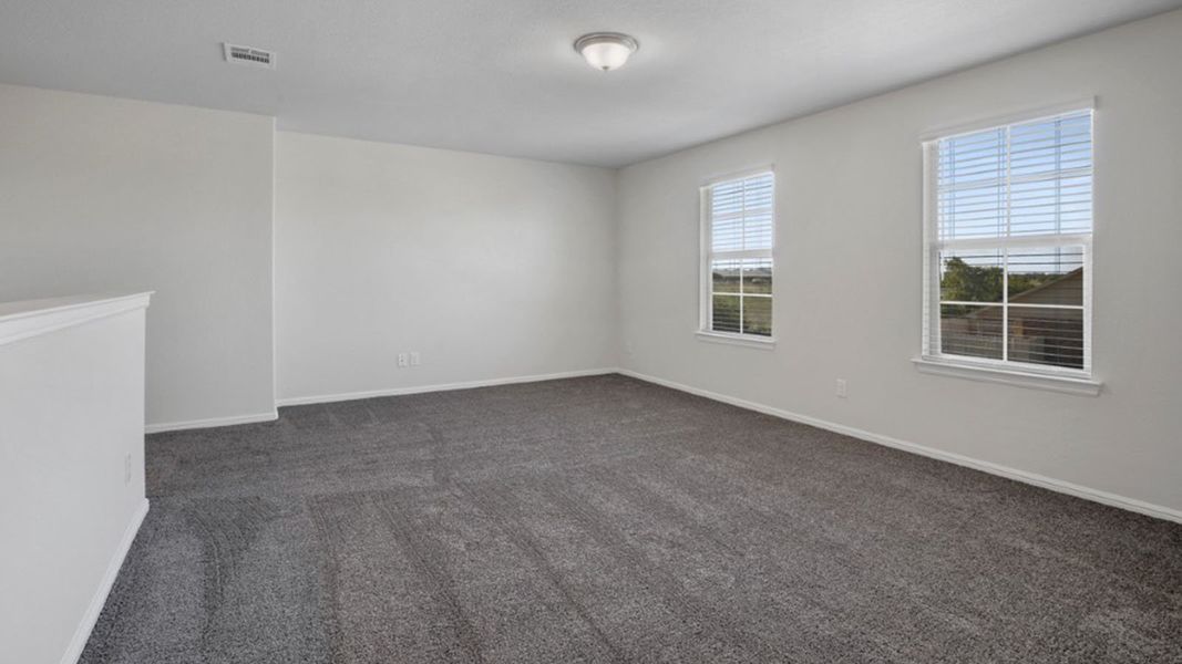 Representative unfurnished interior of a home built from the Ozark by D.R. Horton in Saratoga, Granbury (Image 32).