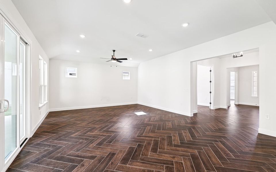 Spacious, unfurnished interior of a new home in Traditional at Kissing Tree, San Marcos (Image 10).