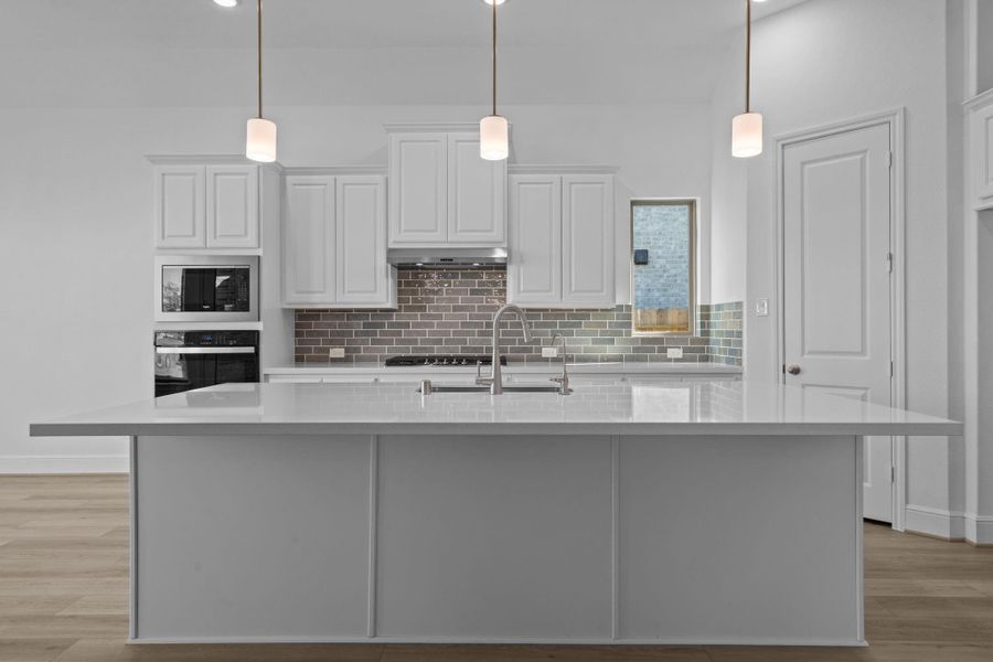 Furnished interior view inside a new home in Valencia 70', Manvel (Image 6).