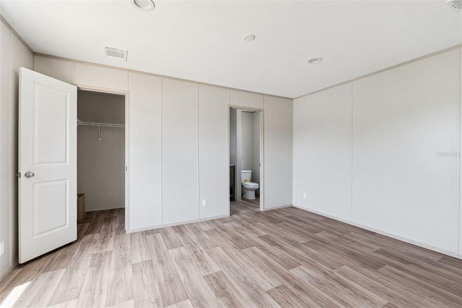 Spacious, unfurnished interior of a new home in , Lake Wales (Image 13).