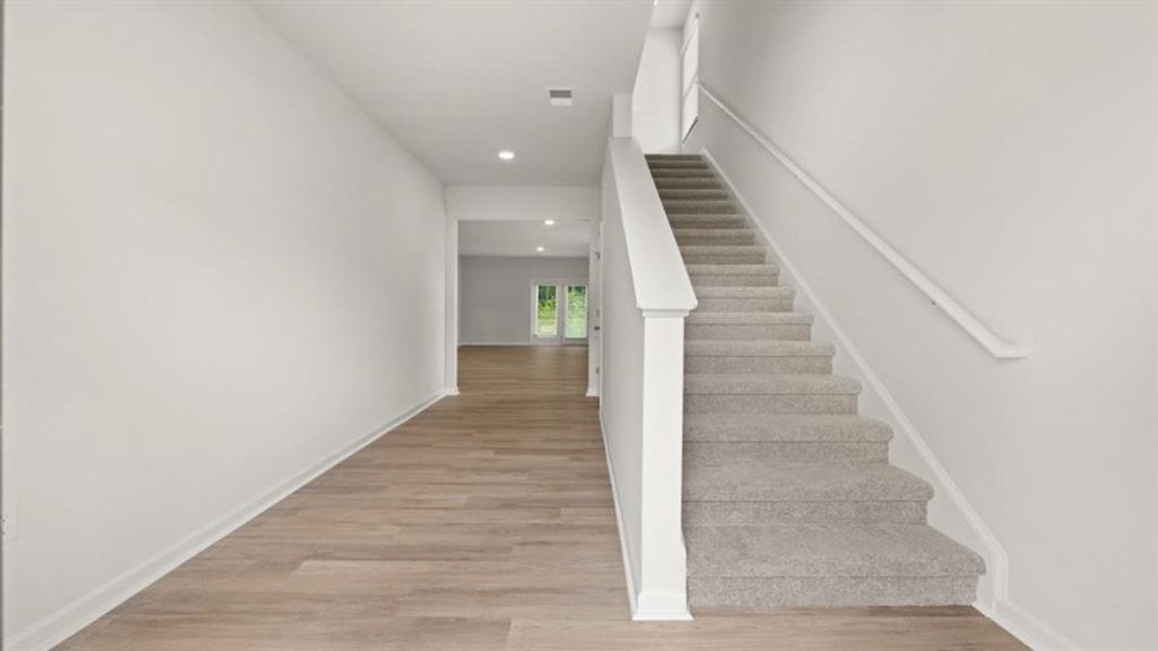 Spacious, unfurnished interior of a new home in Oakleigh Glen, Dallas (Image 7).