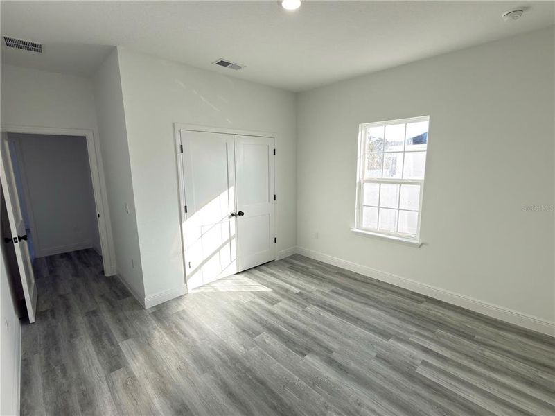 Spacious, unfurnished interior of a new home in , Ocala (Image 31).