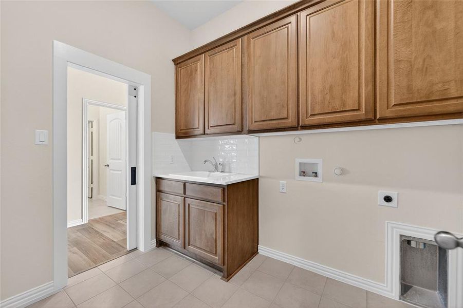 Furnished interior view inside a new home in Nash Estates, Tom Bean (Image 8).