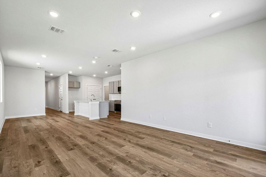 Spacious, unfurnished interior of a new home in Eastwood at Sonterra, Jarrell (Image 31). Spacious, unfurnished interior of a new home in Eastwood at Sonterra, Jarrell (Image 31).