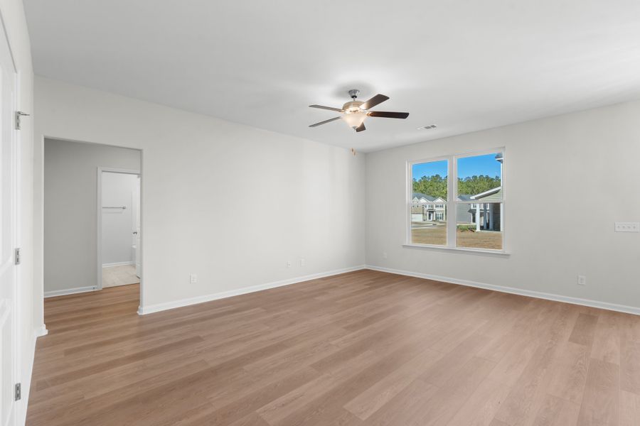 Spacious, unfurnished interior of a new home in McAllister Pointe, Richmond Hill (Image 12).