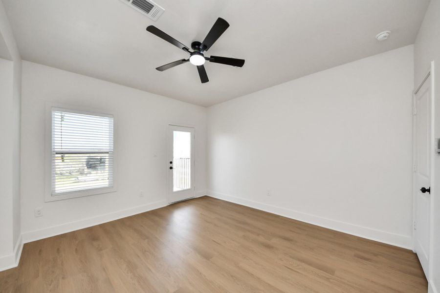 Spacious, unfurnished interior of a new home in , Houston (Image 45).