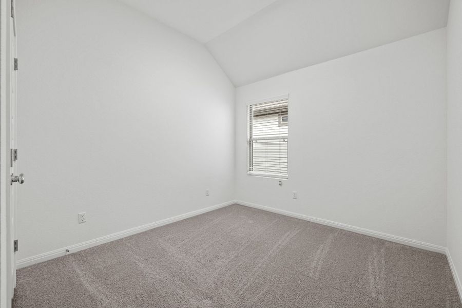 Spacious, unfurnished interior of a new home in Trinity Ranch, Elgin (Image 27).