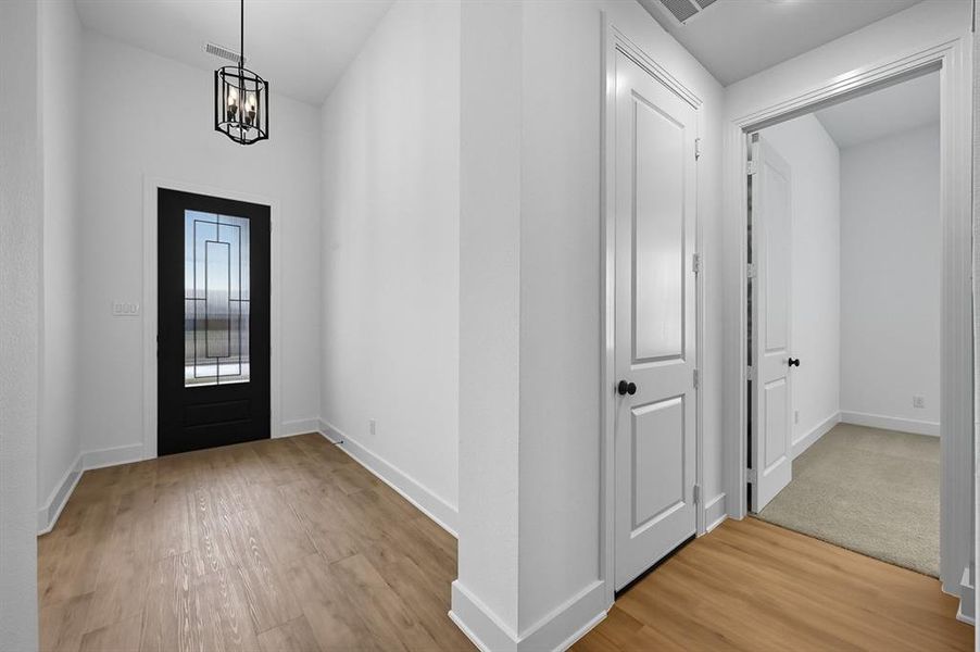 Spacious, unfurnished interior of a new home in Ridge Crossing, Waxahachie (Image 22). Spacious, unfurnished interior of a new home in Ridge Crossing, Waxahachie (Image 22).